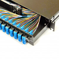 ВО патч-панель LAN1 с 48xLC Duplex адапт., 96 пигтейл., сплайс-кассетами, SM, OS2, выдвижная, 1U, черная, Corning